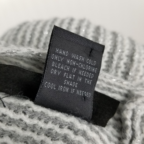 Steve Madden Poncho Knit Striped Gray Silver Metallic Fringe Lightweight OS - Picture 7 of 7